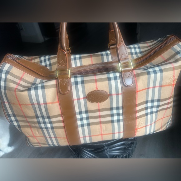 Burberry duffle traveling bag - Picture 6 of 17